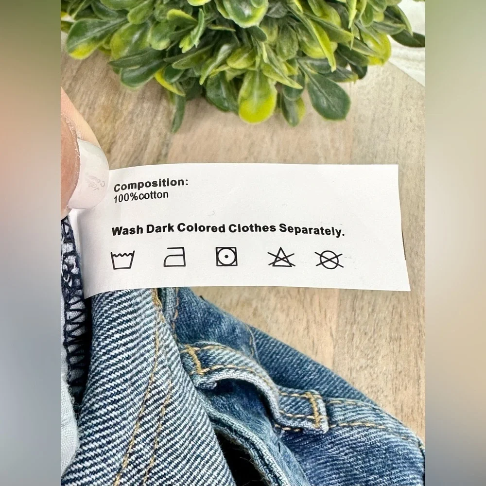 Zaful Women’s Distressed Denim Shorts Size 8 - Picture 4 of 5